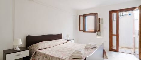 2 bedrooms, bed sheets