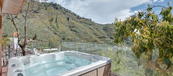 Urlaub 'Main House' mit Bergblick, Wi-Fi und Klimaanlage