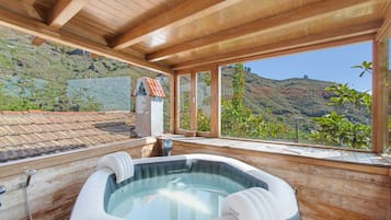 Indoor spa tub