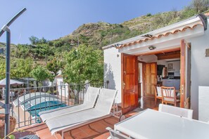 Outdoor dining - Vacation 'Upper House' with Mountain View, Wi-Fi and Air Conditioning (Vega de San Mateo)
