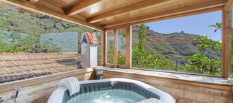 Casa vacanze 'Upper House' con vista sulle montagne, Wi-Fi e aria condizionata