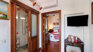 1 quarto, Wi-Fi de cortesia, roupa de cama