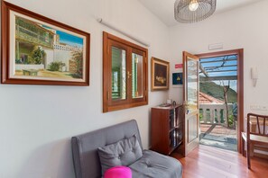 TV - Vacation 'Junior Suite' with Mountain View, Wi-Fi and Air Conditioning (Vega de San Mateo)