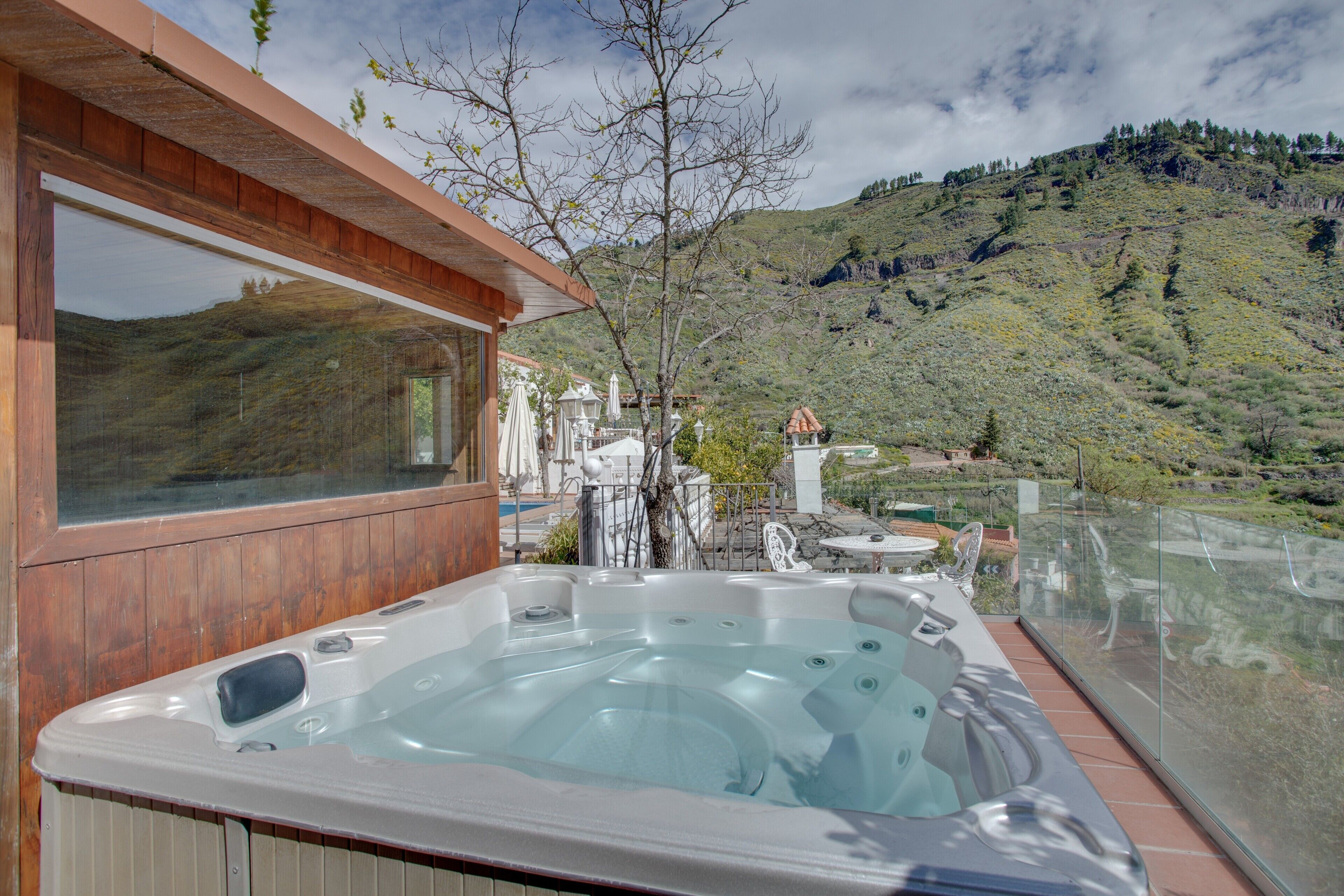 Bañera de hidromasaje exterior