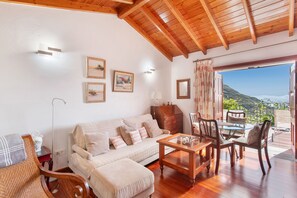 TV, fireplace - Vacation Villa 'Estanco 14' with Mountain View, Wi-Fi and Air Conditioning (Vega de San Mateo)