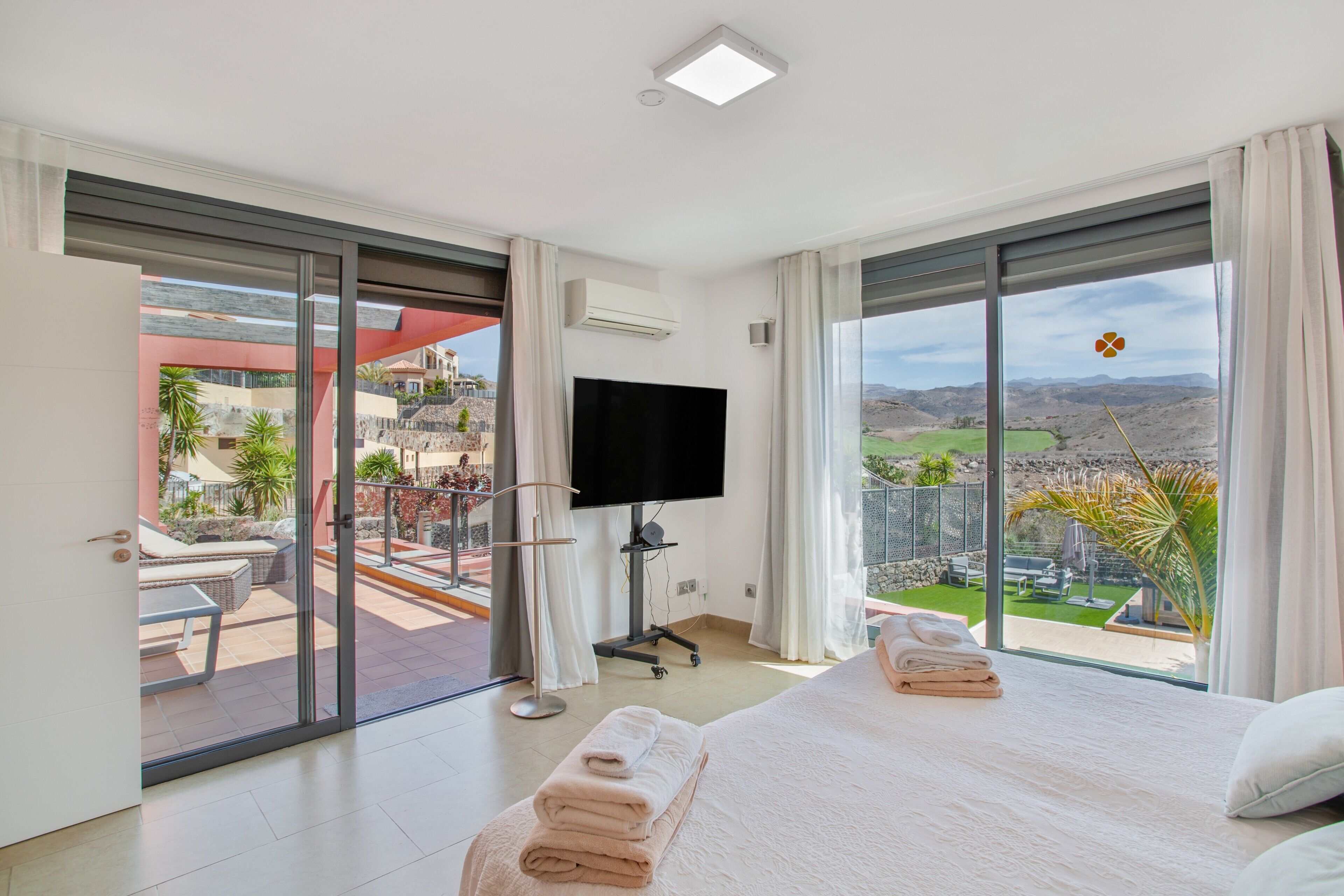 2 quartos, ferros/tábuas de passar roupa, Wi-Fi de cortesia