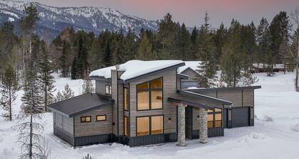 Gorgeous views-Pet friendly-Modern Home
