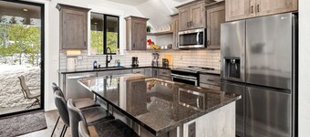 Modern & Stylish Home on the Outskirts of Donnelly