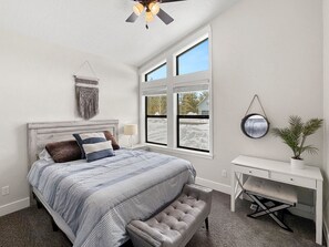 3 bedrooms, desk, iron/ironing board, travel cot