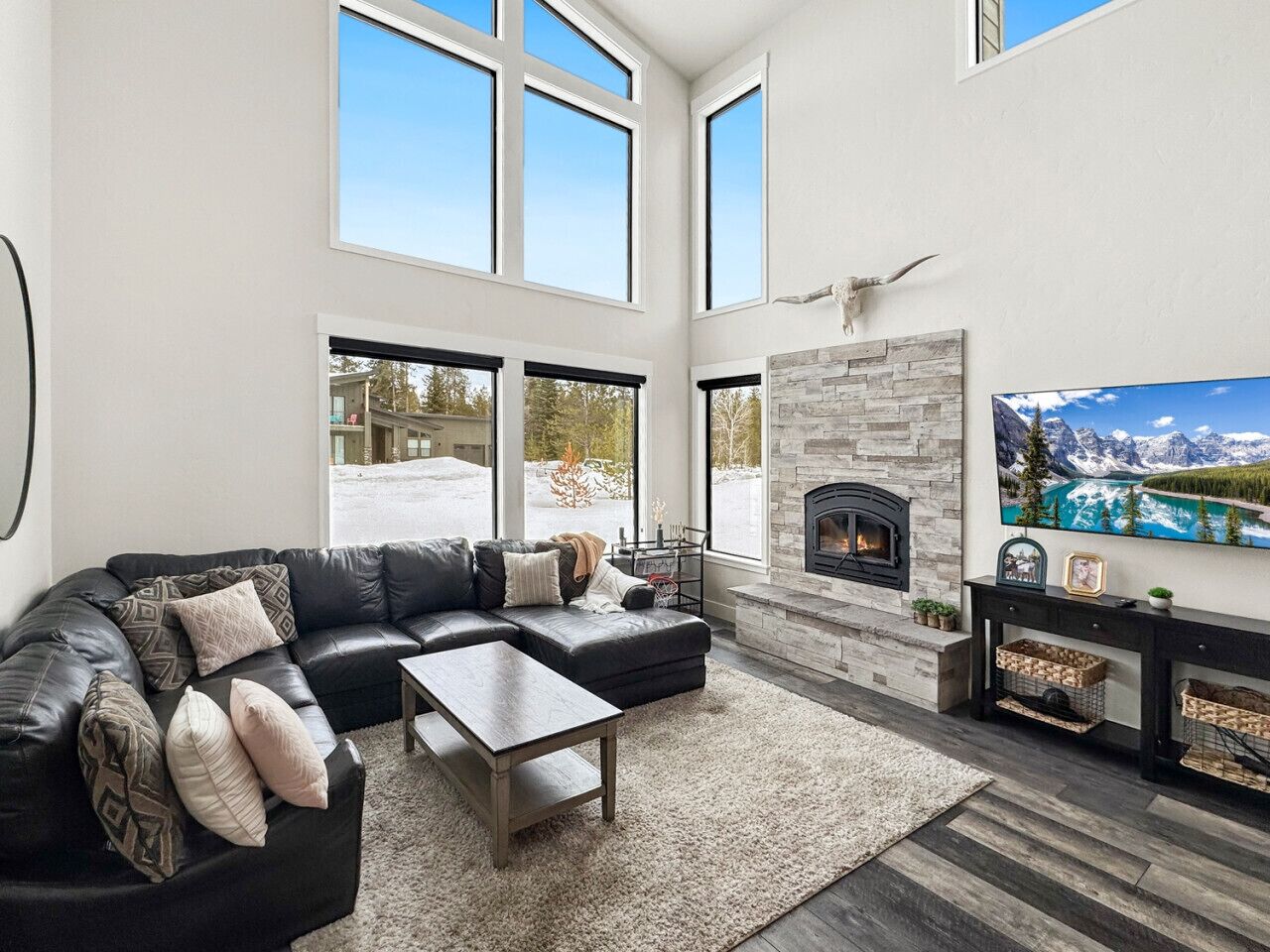 Smart TV, fireplace, DVD player