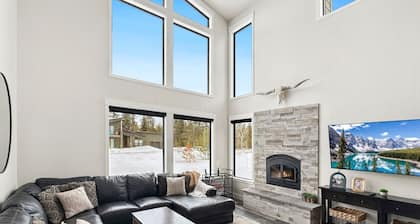 Modern & Stylish Home on the Outskirts of Donnelly