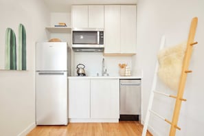 Micro-ondes, plaque de cuisson, lave-vaisselle