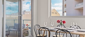 Family-Friendly 3BR Beachfront Apartment with Ocean Views – Cronulla