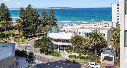 Cronulla Ocean View, Steps to Beach