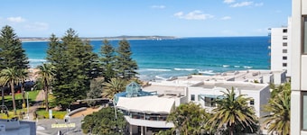 Cronulla Ocean View, Steps to Beach