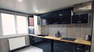 Réfrigérateur, micro-ondes, four, lave-vaisselle