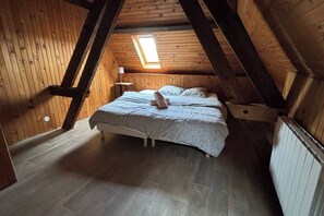 3 makuuhuonetta, vauvan matkasänky, Wi-Fi, vuodevaatteet