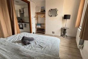 3 quartos, berço de viagem, Wi-Fi, roupa de cama