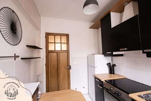 Kühlschrank, Mikrowelle, Ofen, Geschirrspüler