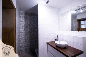 淋浴设施、吹风机