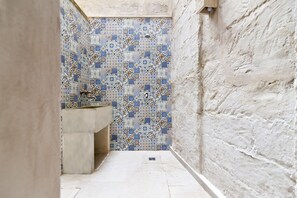 Free toiletries, hair dryer, bidet, towels - Tancredi Apartment - Lecce Selection (Lecce)