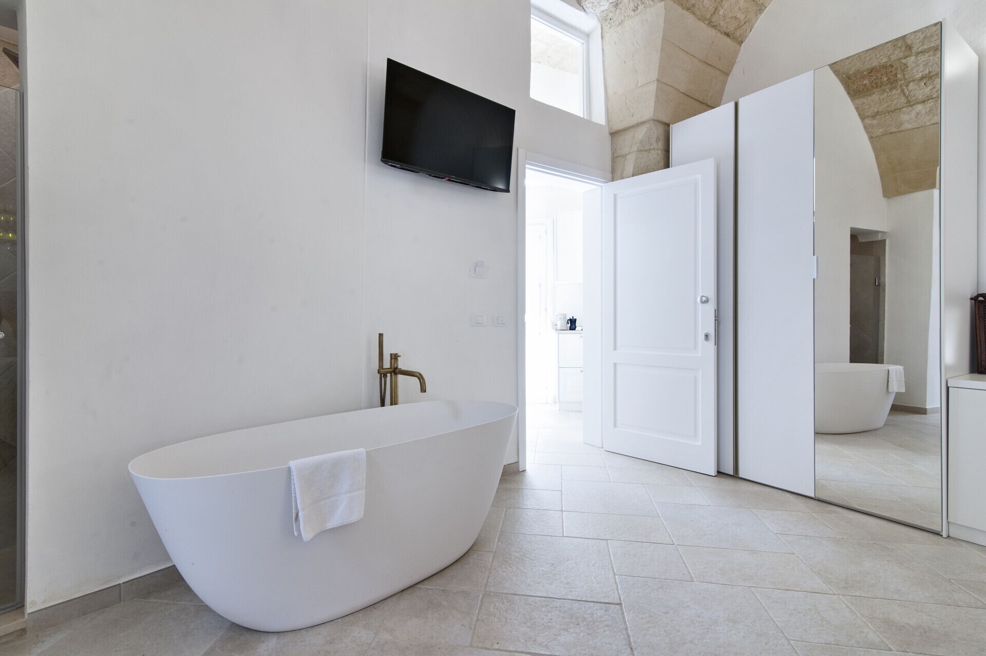 Set di cortesia gratuito, asciugacapelli, bidet, asciugamani