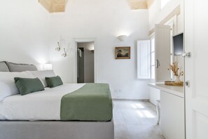 2 bedrooms, desk, WiFi, bed sheets - Tancredi Apartment - Lecce Selection (Lecce)