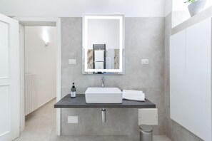 Shower, hair dryer, bidet, towels - Kalinifta Apartment - Lecce Selection (Lecce)