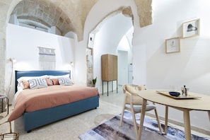 1 habitación, wifi y ropa de cama
