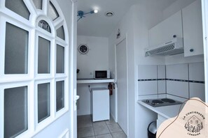 Fridge, microwave, coffee/tea maker, toaster