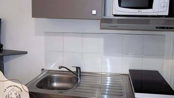 Fridge, microwave, stovetop, coffee/tea maker