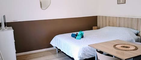 WiFi, bed sheets