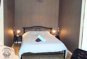 Iron/ironing board, WiFi, bed sheets