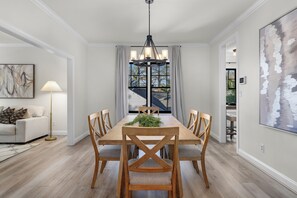 Dining - Luxury Modern Stay 3BR/2BA Pet Friendly Home Near UAB (Birmingham)