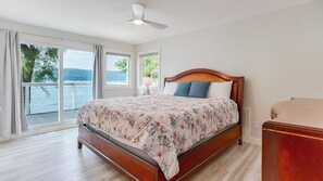 5 bedrooms, iron/ironing board, Internet, bed sheets