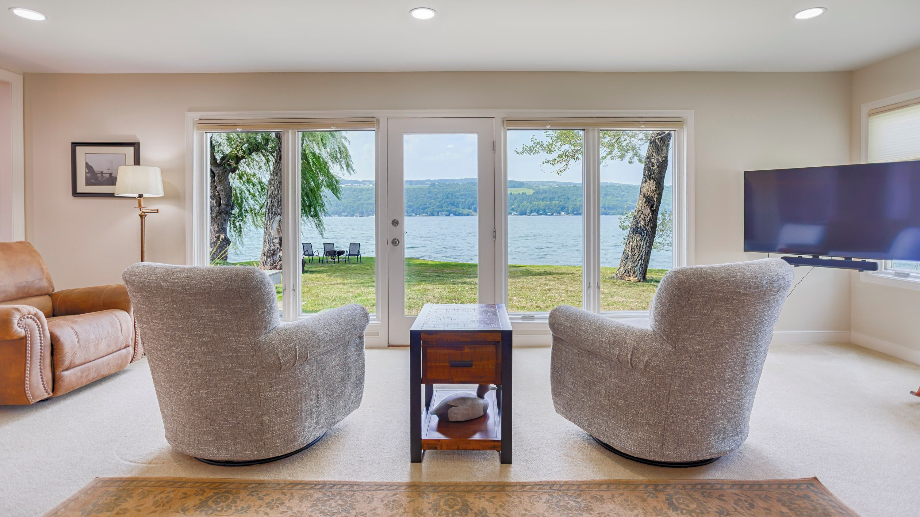 Télévision, cheminée