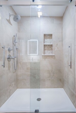 Douche, serviettes fournies