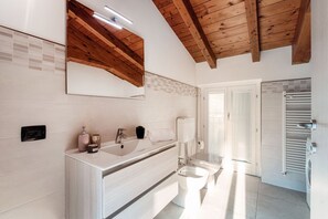 Shower, hair dryer, bidet - Nesso Mosaic - MyHomeinComo (Nesso)