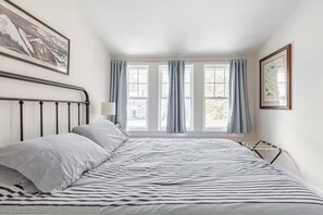 3 chambres, fer et planche à repasser, Wi-Fi gratuit, draps fournis