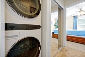 4 chambres, fer et planche à repasser, lit parapluie, Wi-Fi gratuit