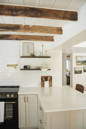Private kitchen - Welcome to Three Pines Cottage, the perfect place for a weekend getaway (Loysville)