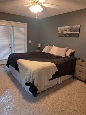 3 bedrooms, WiFi, bed sheets - New to the market, Quiet Cove, Pet Friendly
Whistling Dixie Lake Retreat 3bd/3ba (Wedowee)