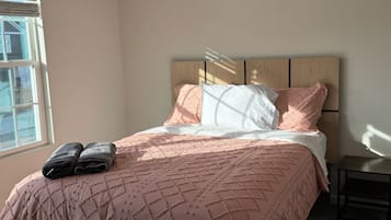 4 slaapkamers, een strijkplank/strijkijzer, wifi, beddengoed