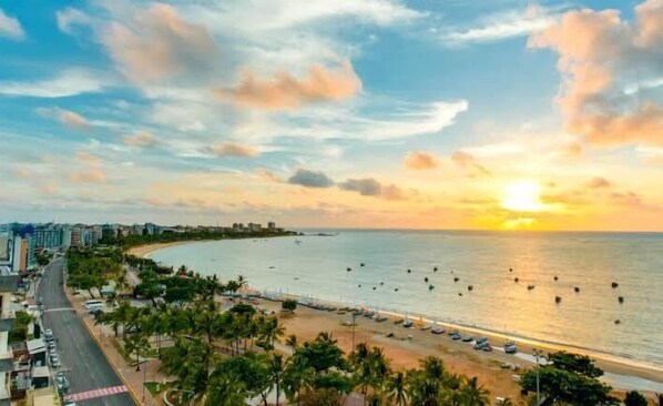 Plage, sable blanc, 10 bars de plage