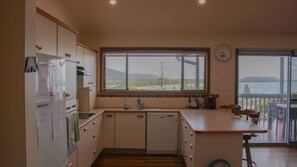 Fridge, microwave, oven, dishwasher - Perfect Break (whole house) (Crescent Head)