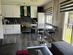 Refrigerador, microondas, horno, placa de cocina