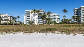 Exterior - Lovely 2 bedroom/2 bath beachfront condo (Marco Island)