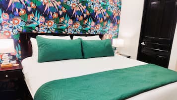 1 slaapkamer, een kluis op de kamer, een strijkplank/strijkijzer, wifi