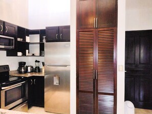 Microwave, oven, stovetop, coffee/tea maker