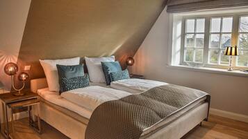 3 Schlafzimmer, Zimmersafe, Schreibtisch, Bügeleisen/Bügelbrett